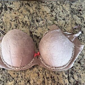 Victoria’s Secret Elegant Lace Bra